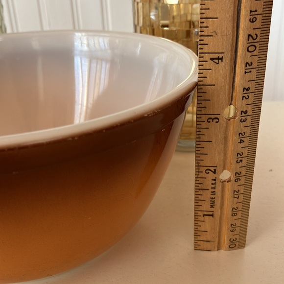 Vintage Pyrex 1 1/2 Quart Brown Hombre Mixing Bowl #402 - Picture 7 of 9